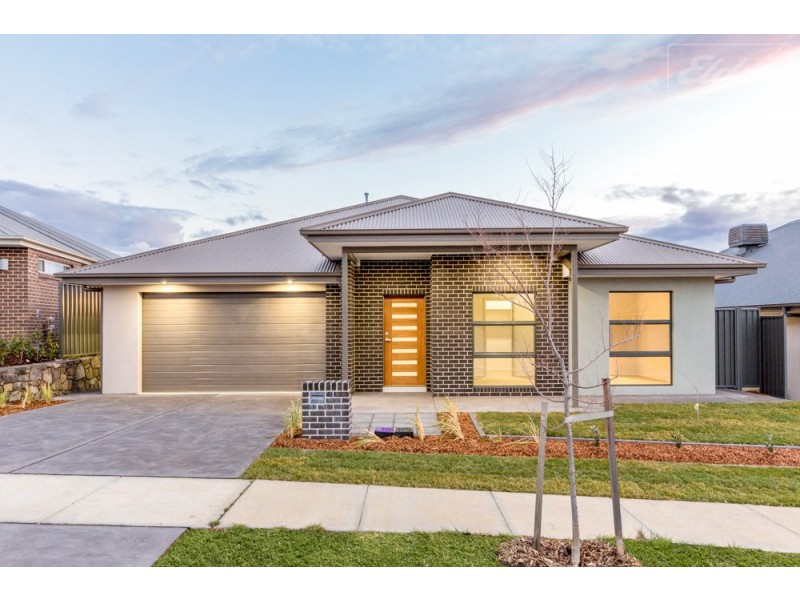 8 Dolly Street, Googong NSW 2620