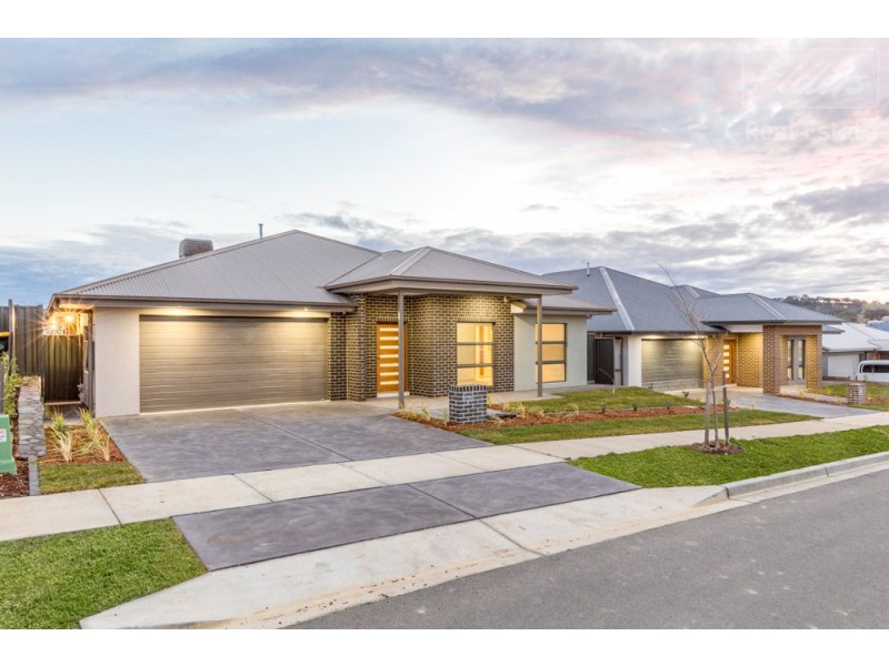 8 Dolly Street, Googong NSW 2620