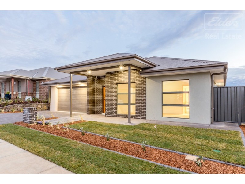 8 Dolly Street, Googong NSW 2620