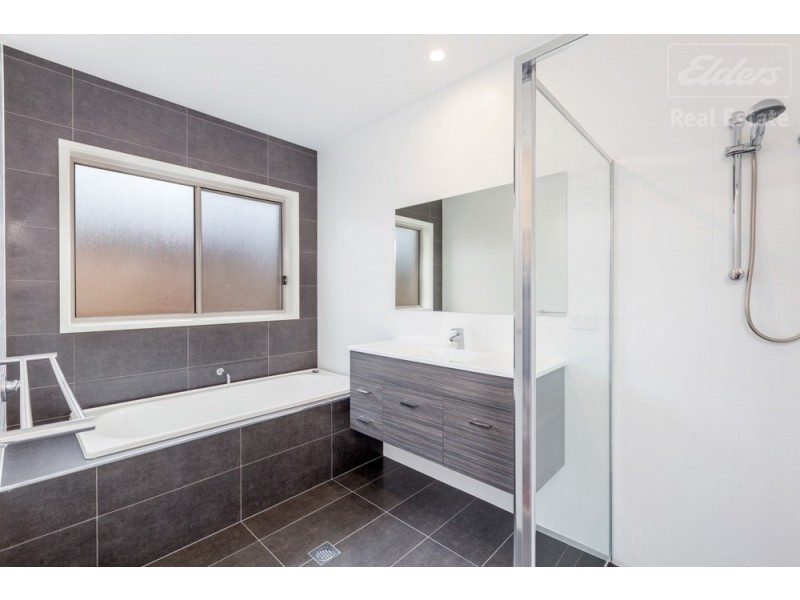 3 Larkin Street, Googong NSW 2620