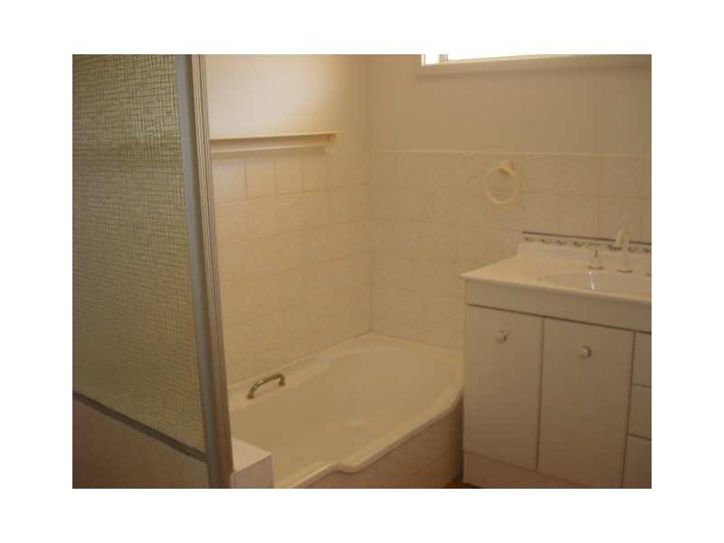 2 CARMICHAEL AVE, Tamworth NSW 2340