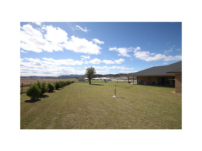 7c  Sequoia Drive, Tamworth NSW 2340