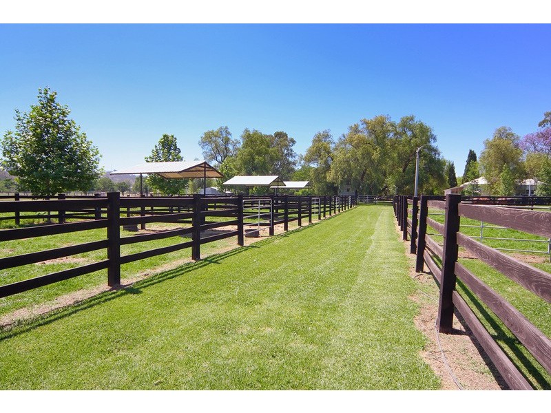 122-142 King George V Ave, Tamworth NSW 2340