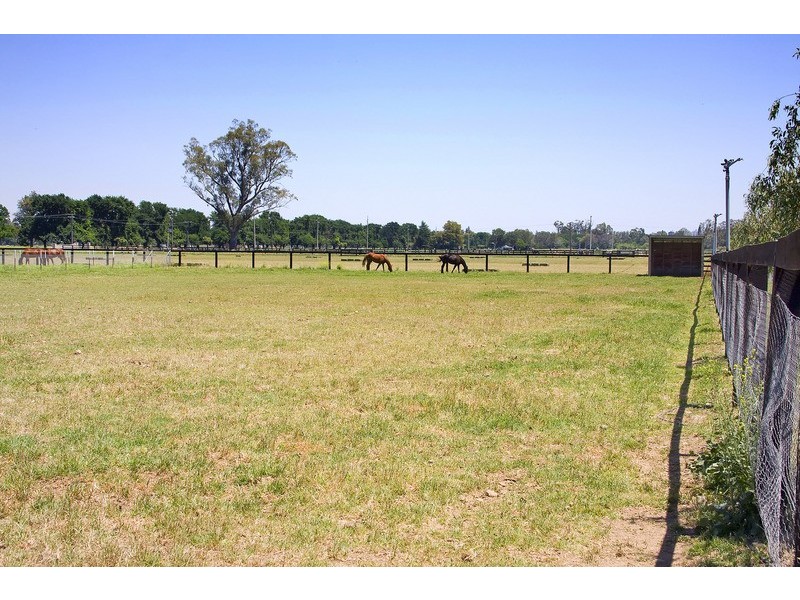 122-142 King George V Ave, Tamworth NSW 2340