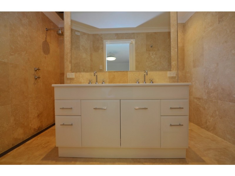 13 Wade Avenue – EAST, Tamworth NSW 2340