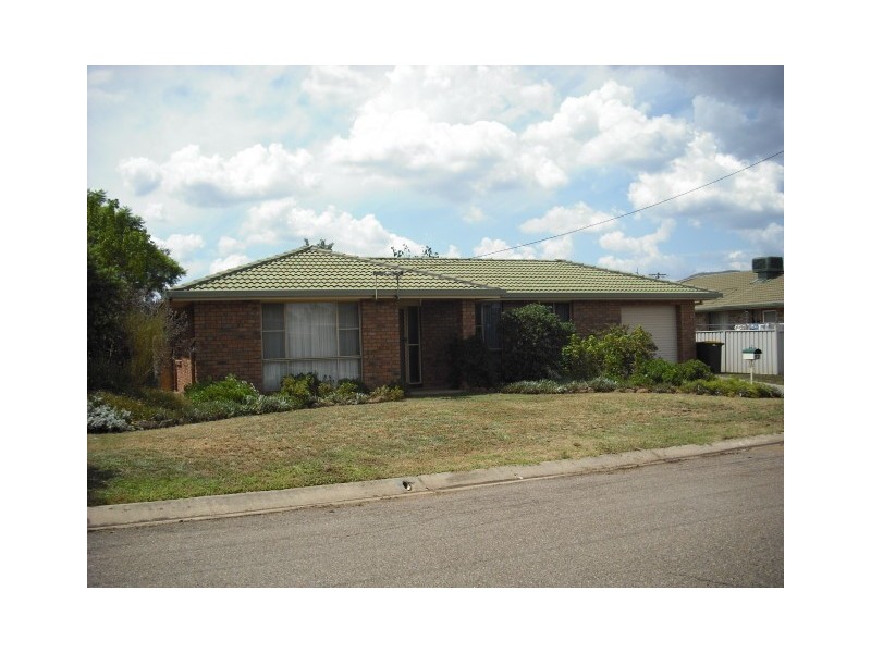 4 Craigends Place, Tamworth NSW 2340