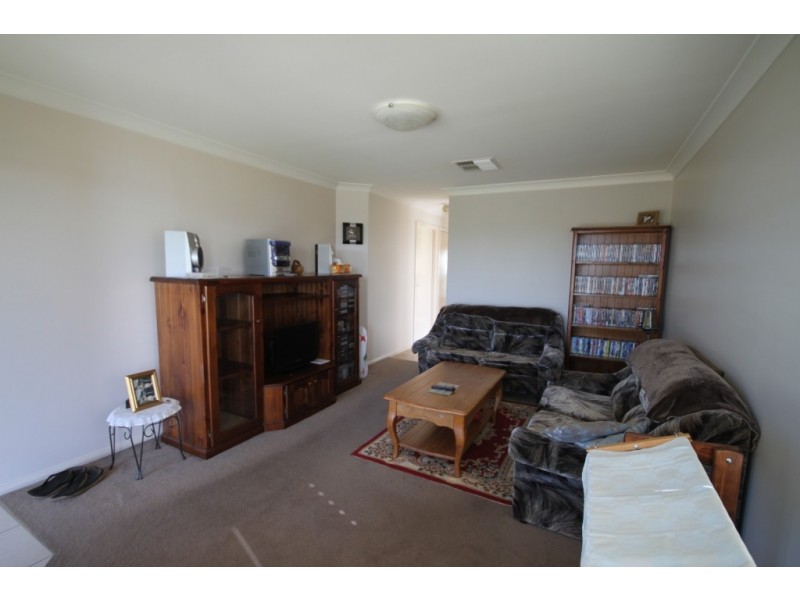 9 Tasman Place, Tamworth NSW 2340