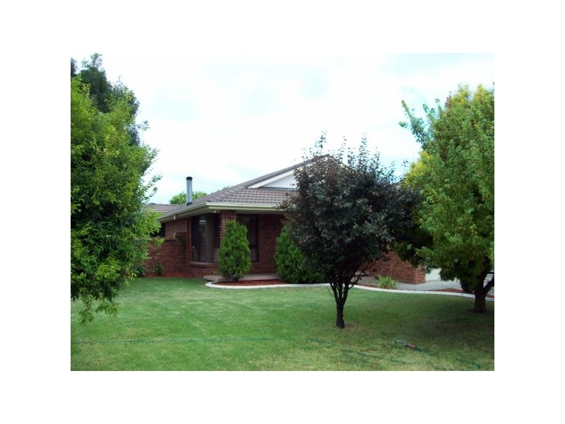 18 Wahroonga Drive, Tamworth NSW 2340