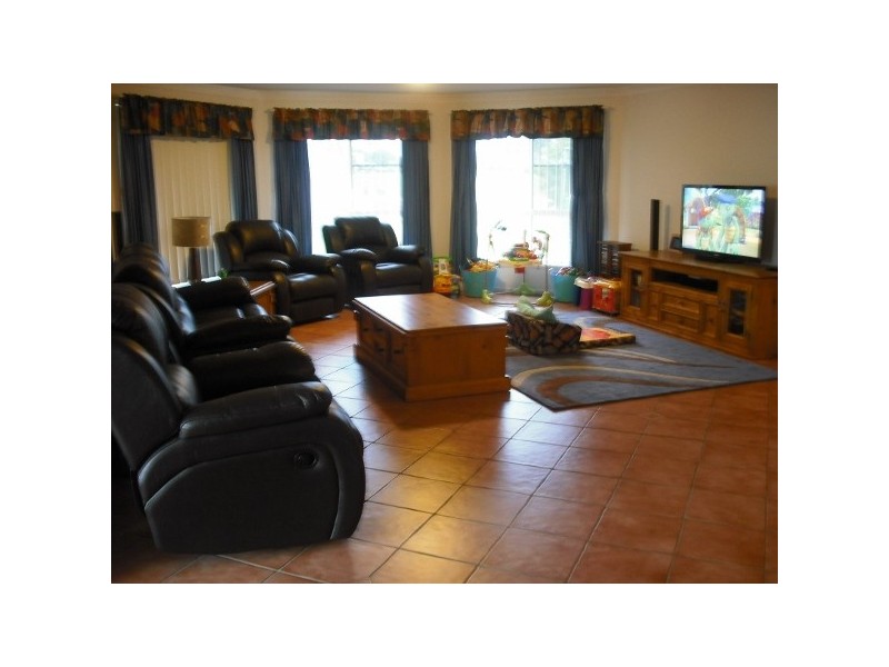 15 Eureka Place, Tamworth NSW 2340