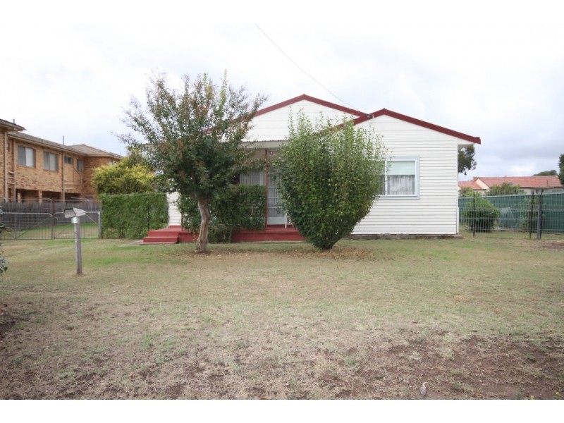 8 Anne Street, Tamworth NSW 2340