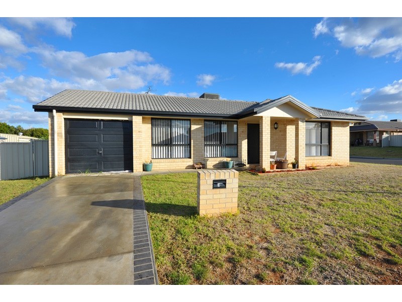 26 Banks Street, Tamworth NSW 2340