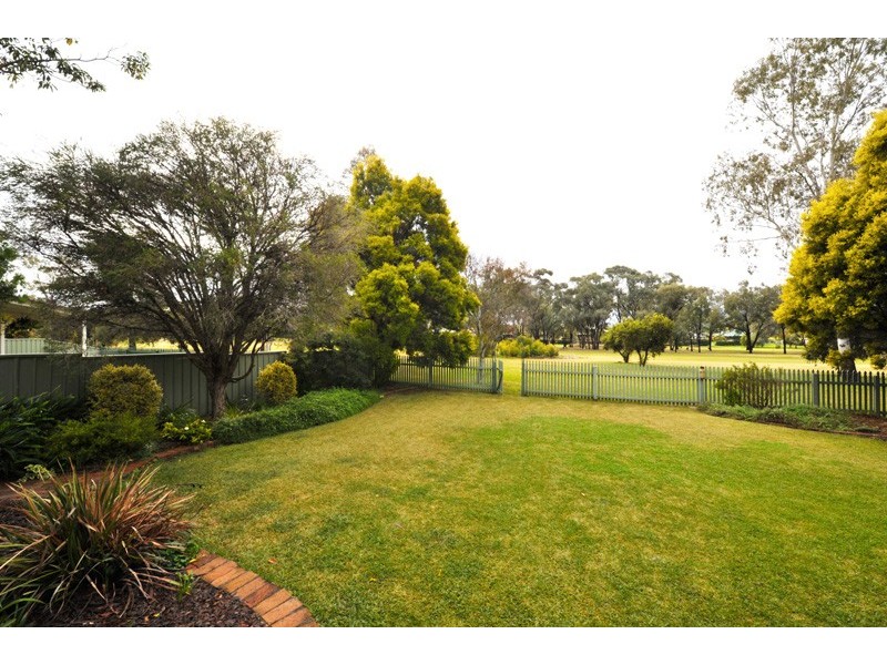 12 Cobb and Co Cct, Tamworth NSW 2340