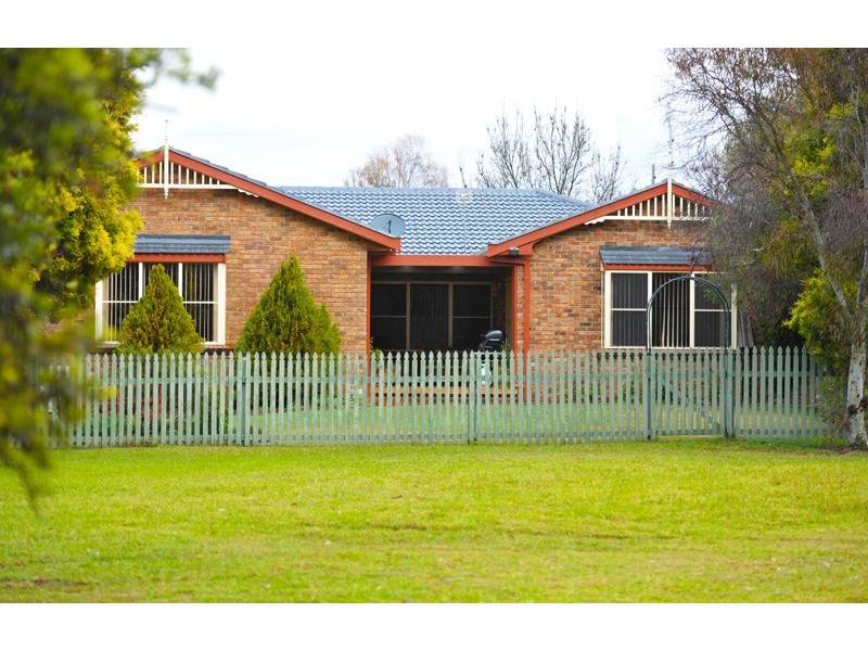 12 Cobb and Co Cct, Tamworth NSW 2340
