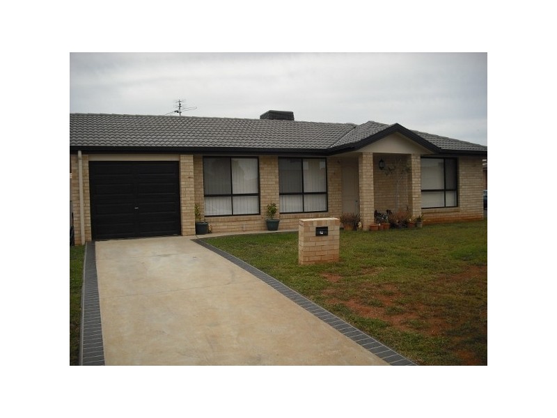 26 Banks Street, Tamworth NSW 2340