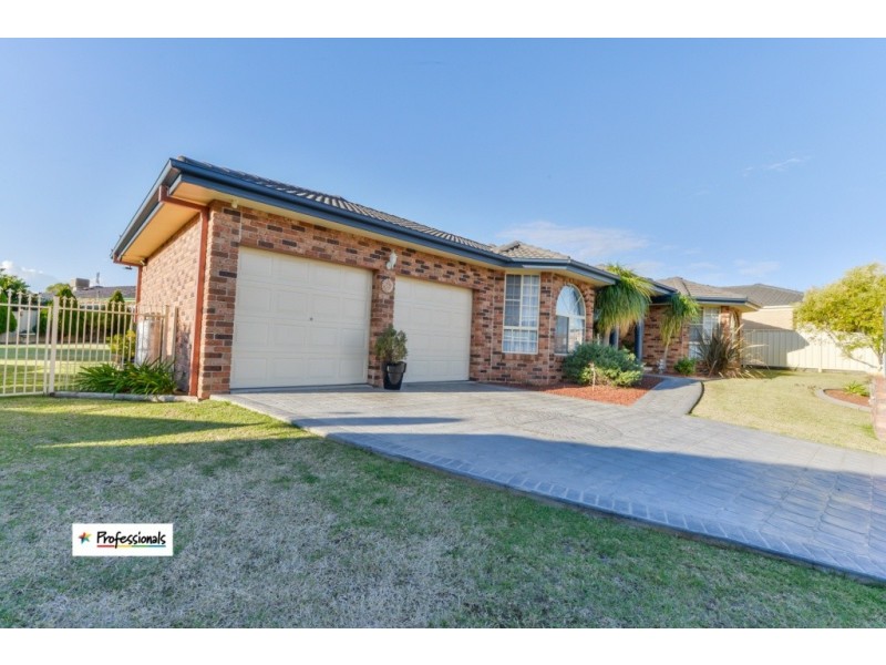 6 Nardoo Place, Tamworth NSW 2340