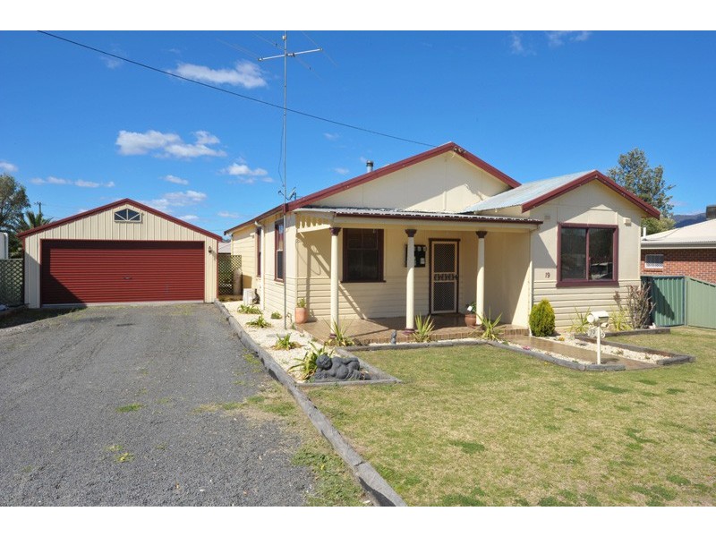 19 Denman Avenue, Kootingal NSW 2352