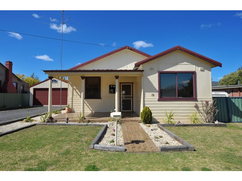 19 Denman Avenue, Kootingal NSW 2352