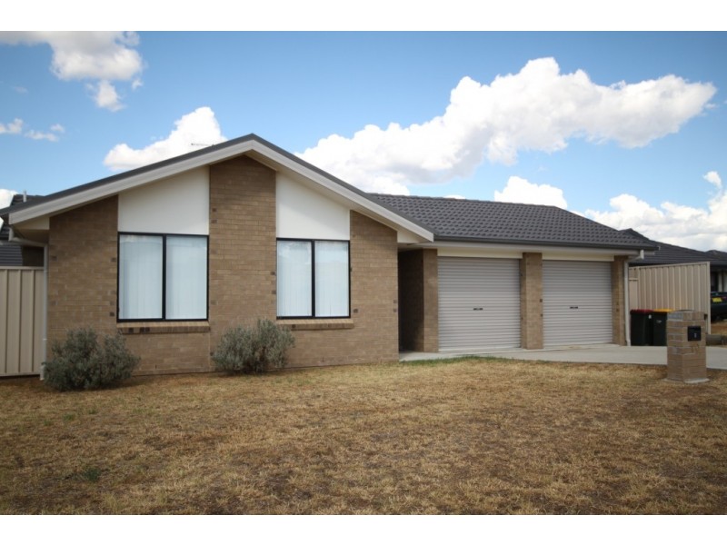2/10 Falcon Drive, Tamworth NSW 2340
