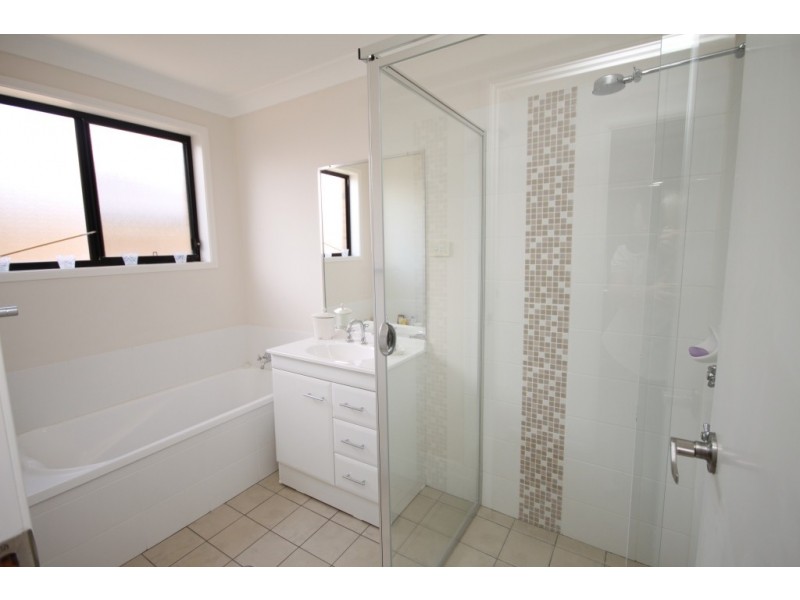 2/10 Falcon Drive, Tamworth NSW 2340