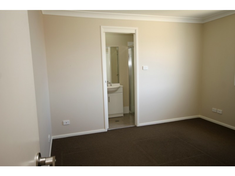 1/10 Falcon Drive, Tamworth NSW 2340