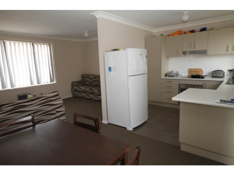 2/14 Rosella Ave, Tamworth NSW 2340