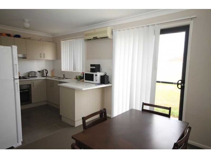 2/14 Rosella Ave, Tamworth NSW 2340