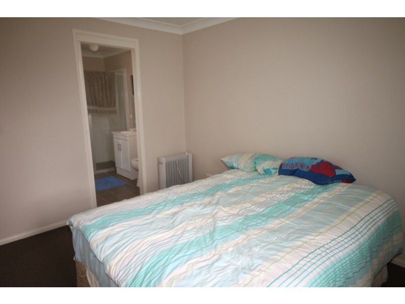 2/14 Rosella Ave, Tamworth NSW 2340