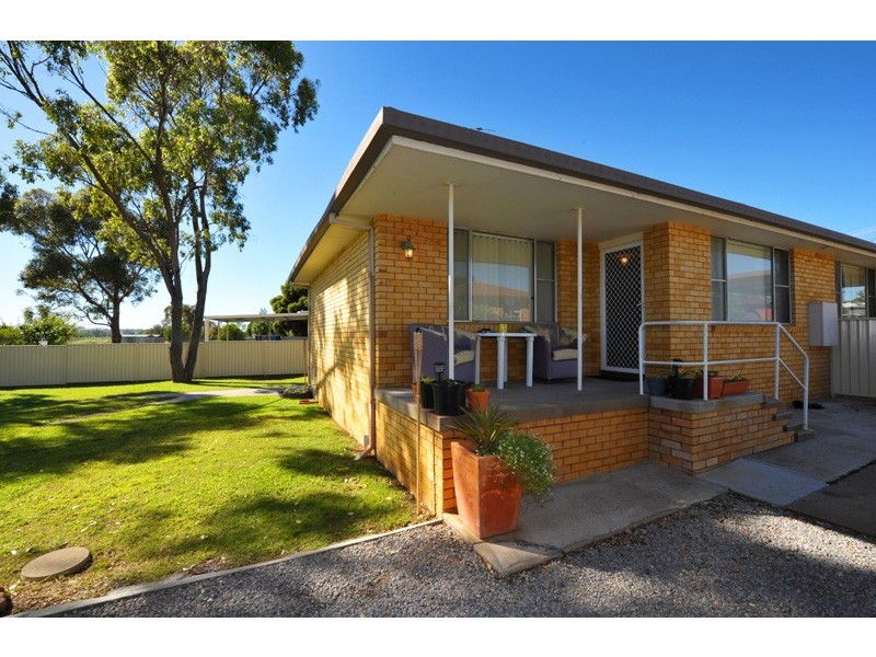 1 and 2/ 18 Harrier Parade, Tamworth NSW 2340