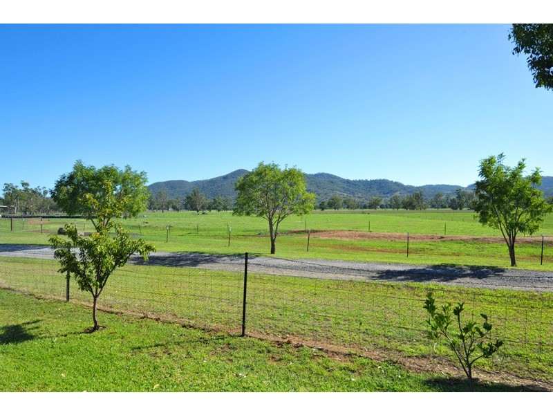 1 and 2/ 18 Harrier Parade, Tamworth NSW 2340