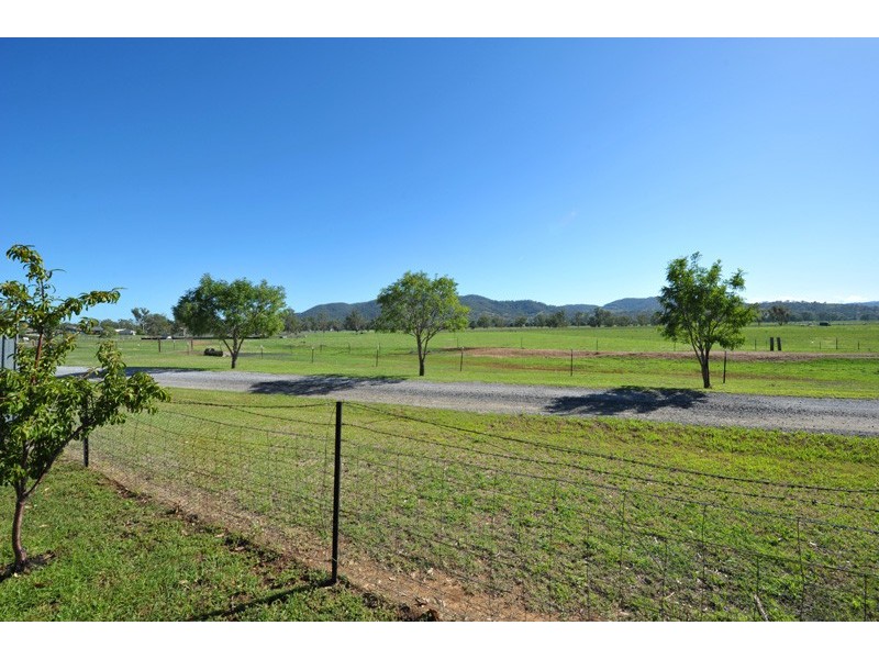 1 and 2/ 18 Harrier Parade, Tamworth NSW 2340
