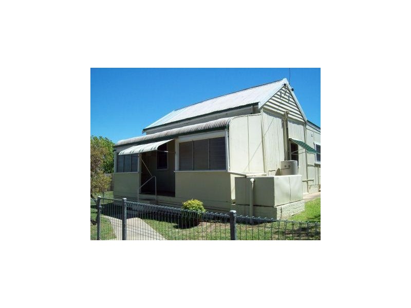 100 Piper Street, Tamworth NSW 2340