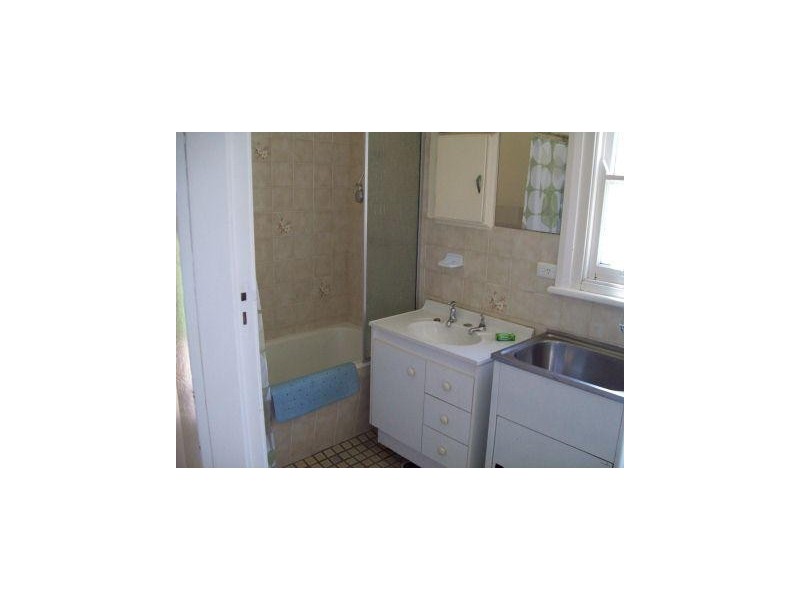 100 Piper Street, Tamworth NSW 2340