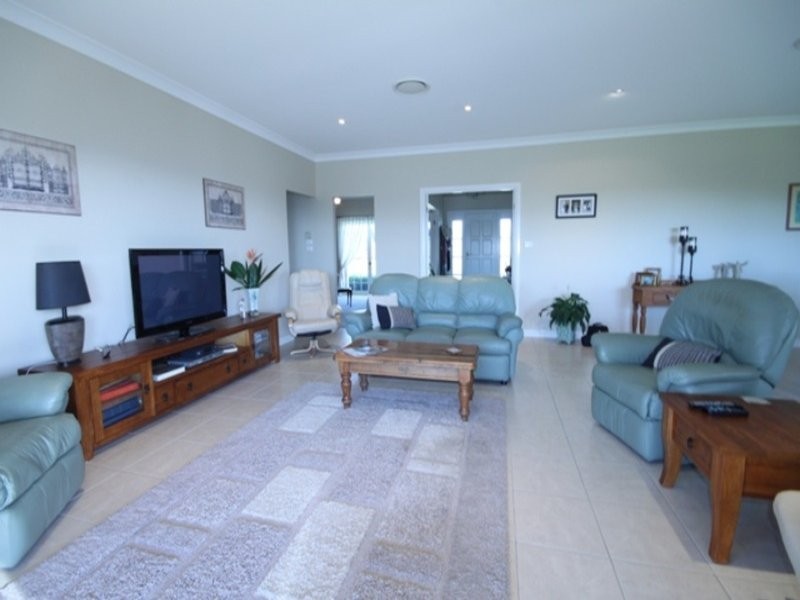 2 Sequoia  Drive, Tamworth NSW 2340