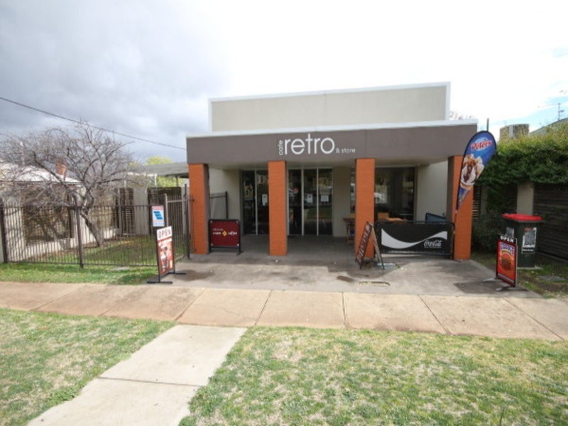 “Cafe Retro”/6 Janison Street, Tamworth NSW 2340
