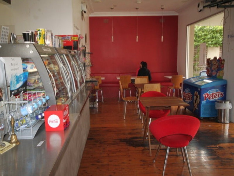 “Cafe Retro”/6 Janison Street, Tamworth NSW 2340