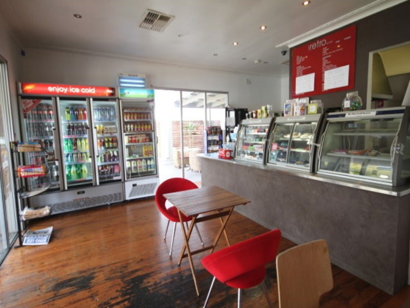 “Cafe Retro”/6 Janison Street, Tamworth NSW 2340