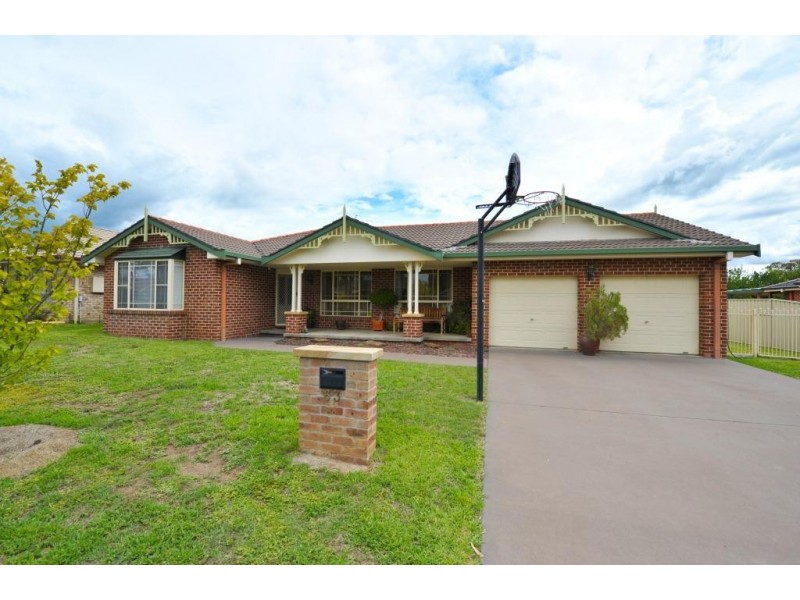 63 Greg Norman Drive, Tamworth NSW 2340