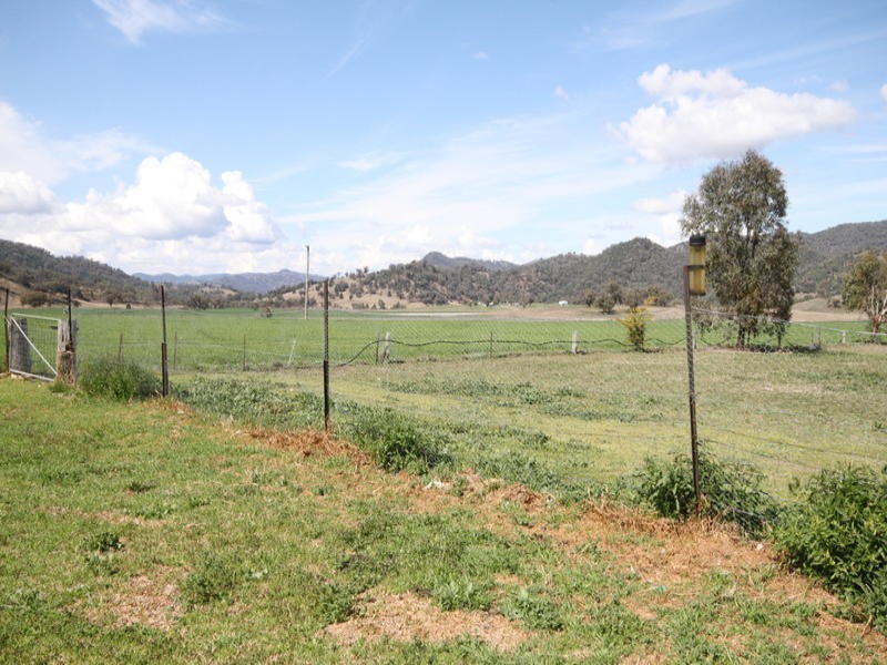 30 Back Limbri Road, Kootingal NSW 2352