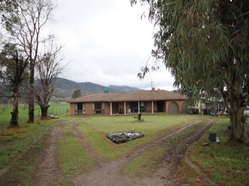 30 Back Limbri Road, Kootingal NSW 2352