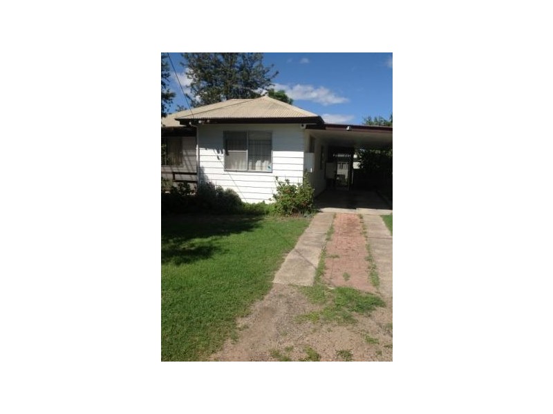 16 Chelmsford Street, Kootingal NSW 2352