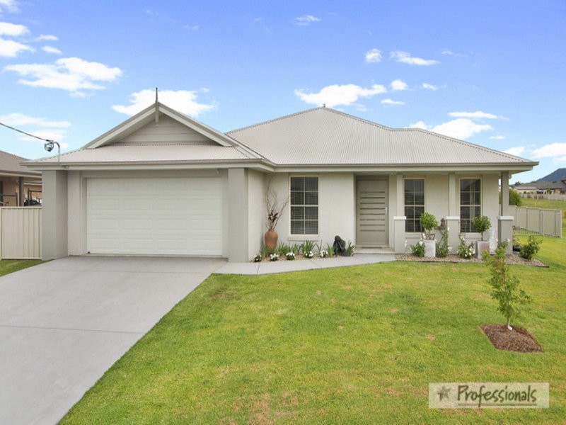 7 Grevillea Crescent, Kootingal NSW 2352
