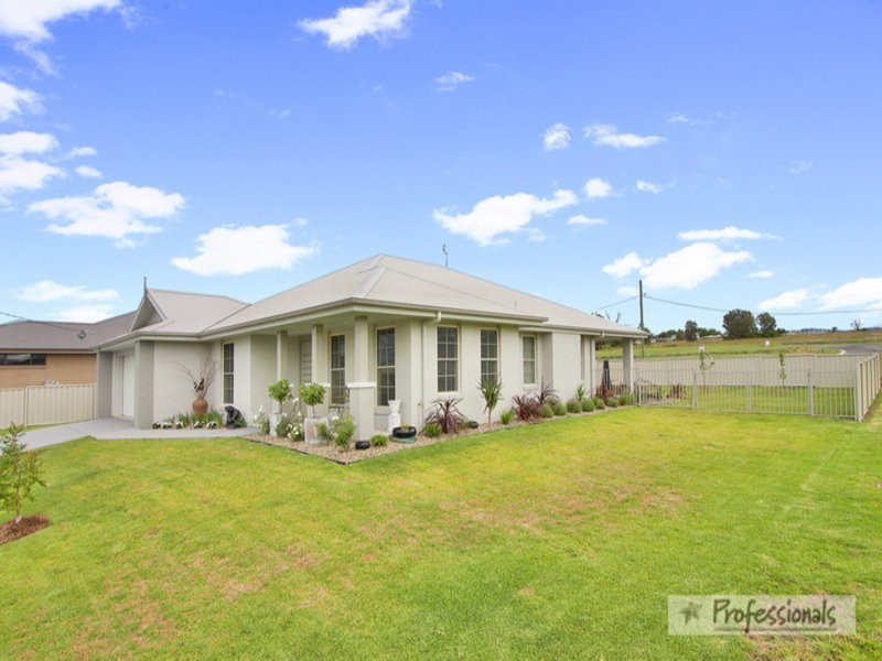 7 Grevillea Crescent, Kootingal NSW 2352