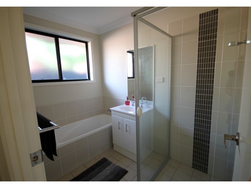 2/12 Wren Close, Tamworth NSW 2340