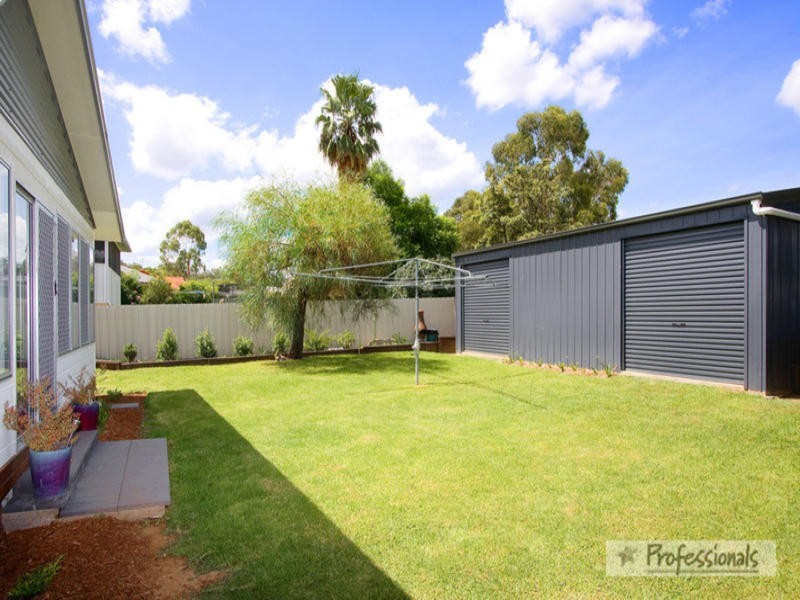 1 Damar Avenue, Kootingal NSW 2352