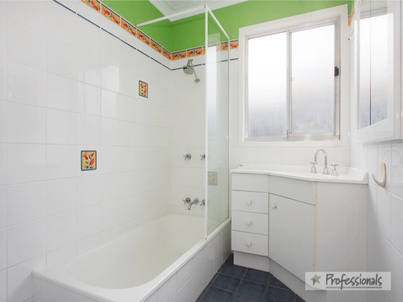 1 Damar Avenue, Kootingal NSW 2352