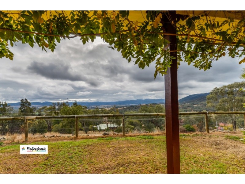 76 Woodside Chase, Kootingal NSW 2352