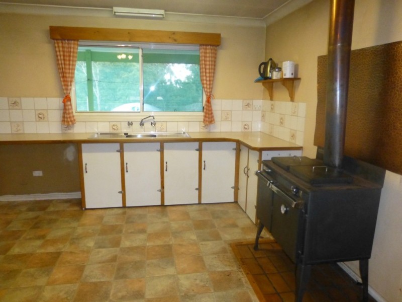 770 Barry Road, Hanging Rock NSW 2340