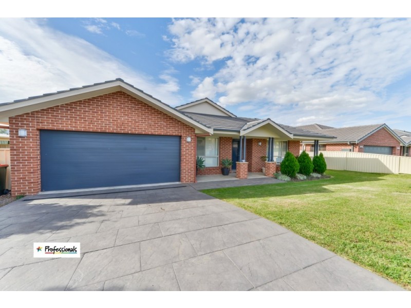 6 Baker Close, Tamworth NSW 2340