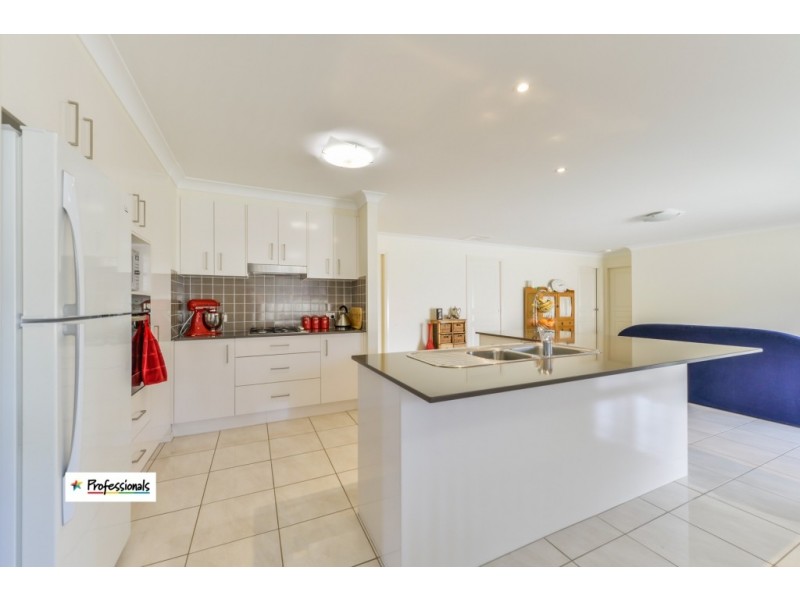 6 Baker Close, Tamworth NSW 2340
