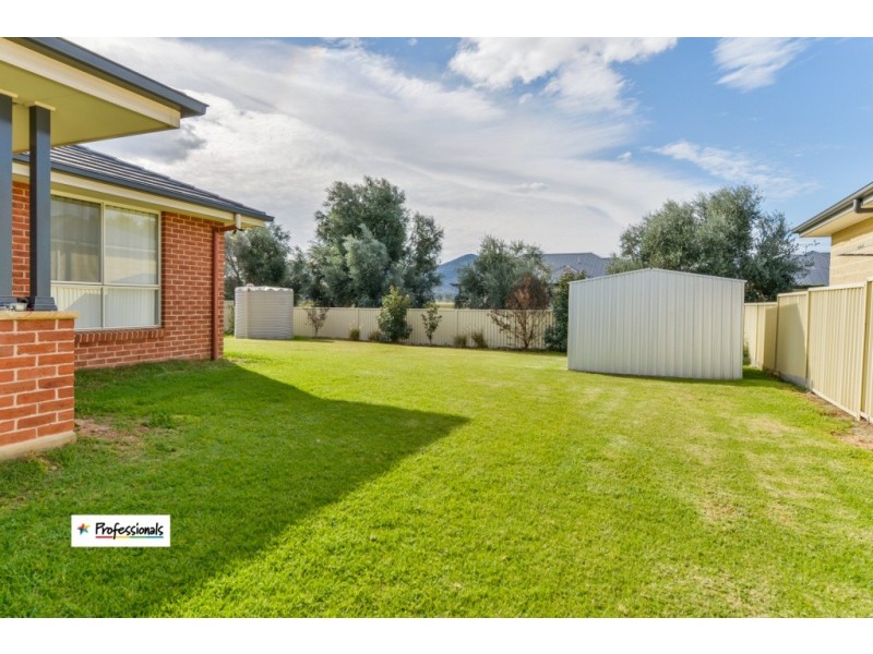 6 Baker Close, Tamworth NSW 2340